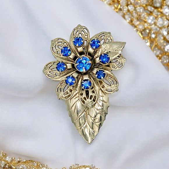 Filigree Flower Brooch Vtg Blue Crystal 10K GP Elegant Floral Bloom Estate Pin - Picture 10 of 11